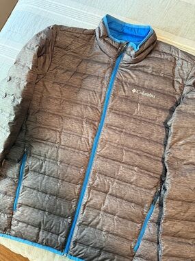 Columbia Light Gray Puffer Jacket with Bright Blue Accents